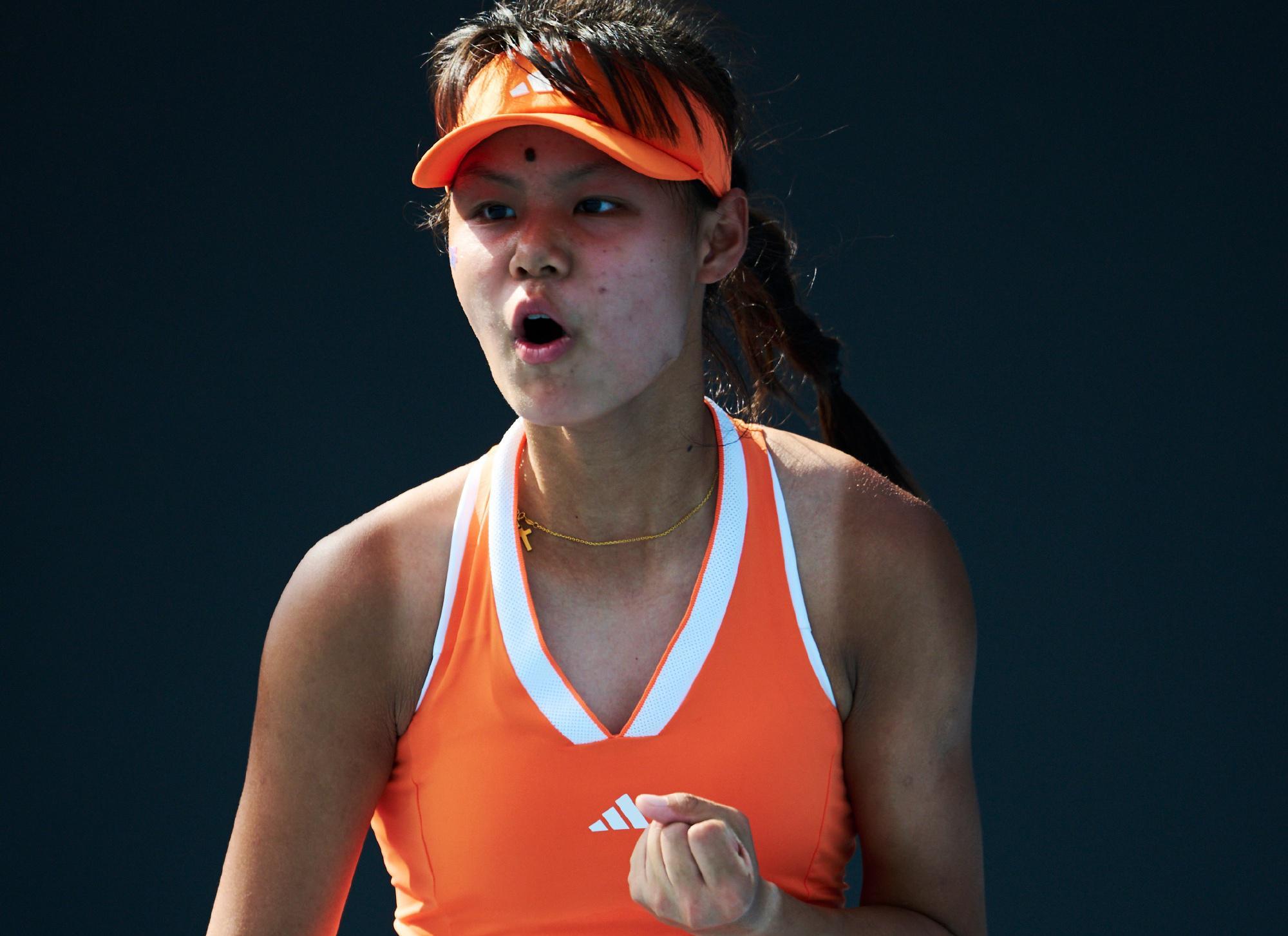 皇冠体育官网-遗憾！中国女网15岁新星1-2止步八强：15连胜终结，已进世界前十