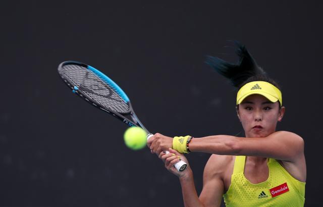 皇冠体育官网-王蔷不敌高芙无缘红土首冠 找回状态法网仍可期